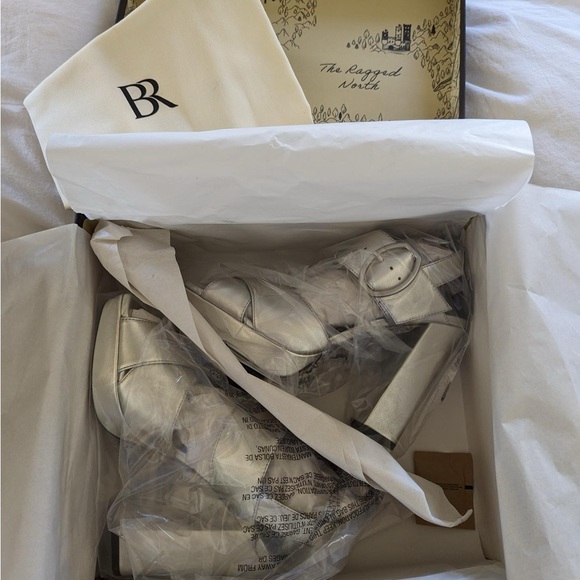 Banana Republic Silver Platform Heels - Size 9 - Picture 6 of 6